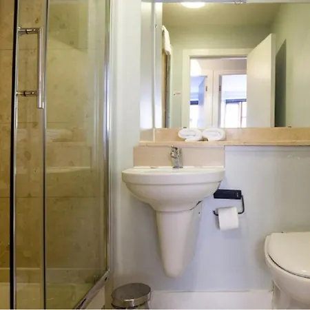 4 Bdr In Holiday home *